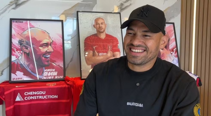 APP下载-入籍中国？33岁蓉城外援费利佩：我会考虑这事，但足协还没有找我